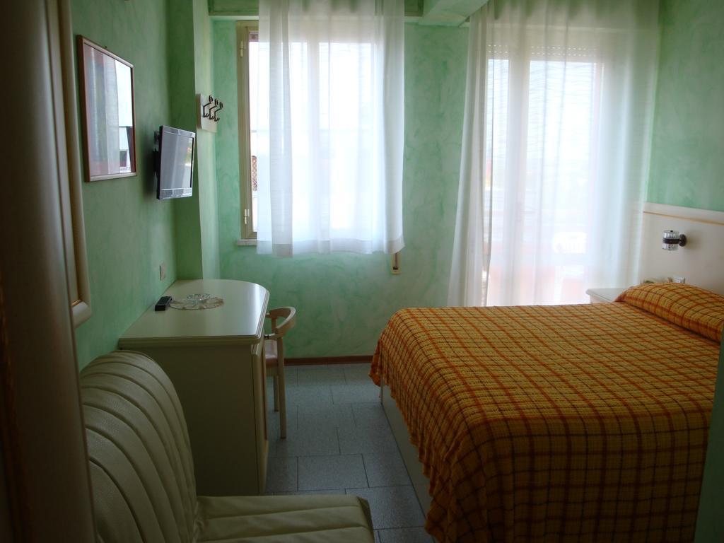 Hotel Prestigio Cesenatico Zimmer foto