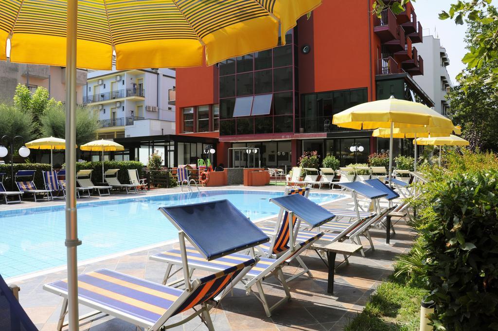 Hotel Prestigio Cesenatico Exterior foto