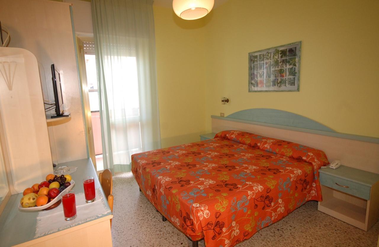 Hotel Prestigio Cesenatico Exterior foto