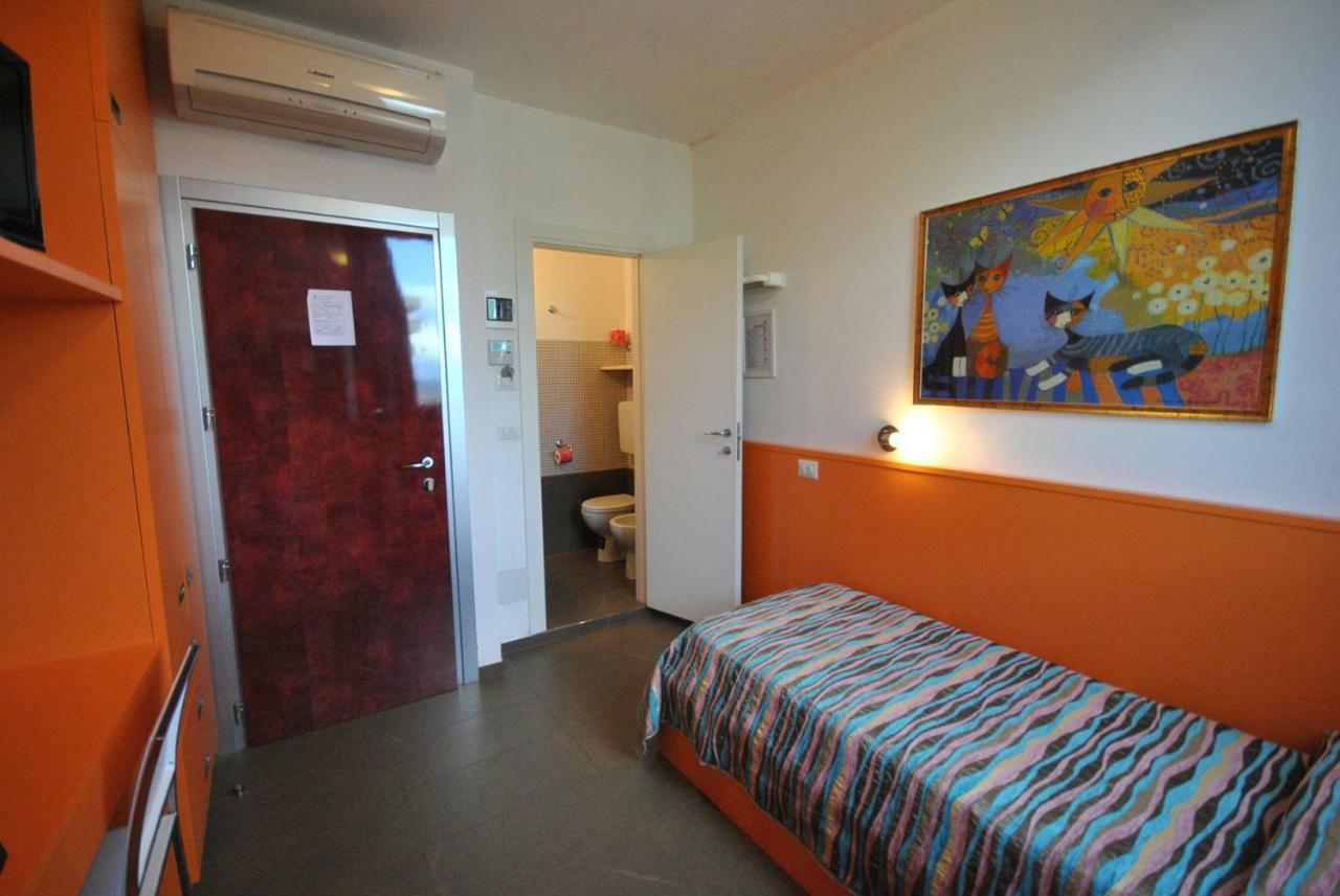 Hotel Prestigio Cesenatico Zimmer foto